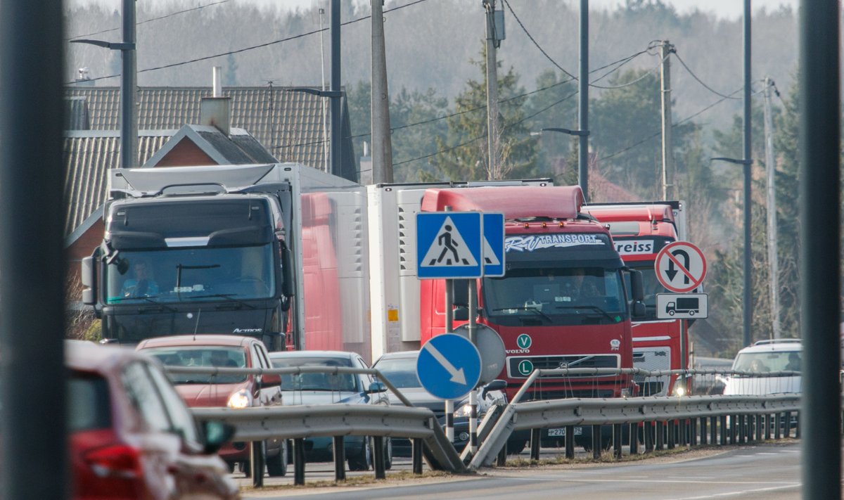 Sunkvežimių spūstys prie Karmėlavos
