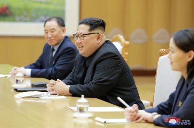 Kim Jong Unas ir Seulo pasiuntiniai 