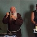 Italus stebina metalo muziką grojantis vienuolis
