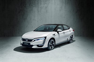 Kuro elementais varomas "Honda Clarity FuelCell"