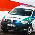 Utenoje girtas vairuotojas taranavo policijos automobilį