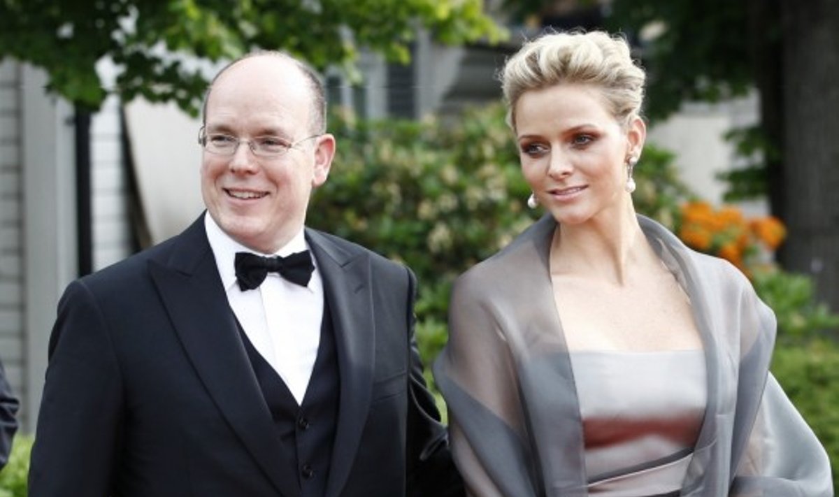 Monako kunigaikštis Albertas II susižadėjo su Charlene Wittstock