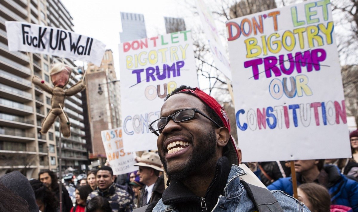 Amerikiečiai protestuoja prieš Donaldą Trumpą