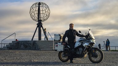 Keliautojas Karolis Mieliauskas papasakojo, ką reiškia motociklu įveikti 1588 km, kai visą parą tęsiasi diena
