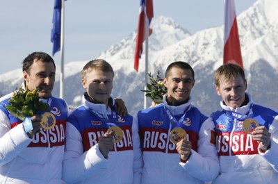 Sočyje triumfavusi, bet diskvalifikuota Rusijos bobslėjaus komanda (Aleksejus Vojevoda – dešinėje)