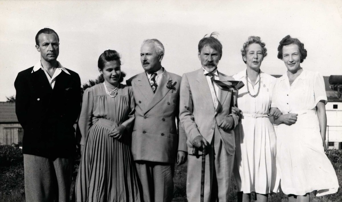 Iš dešinės: Jadvyga Tūbelienė, Sofija Smetonienė, Antanas Smetona