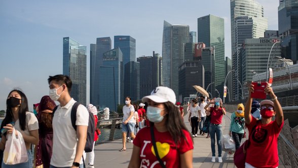 Singapūras imasi griežtesnių taisyklių: ribos neskiepytų žmonių patekimą į darbo vietą