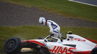 Schumacheris per treniruotę Japonijoje sudaužė „F-1“ bolidą