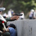 Venesuelos valdžia teigia, kad opozicija užpuolė karinį dalinį