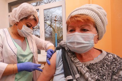 Ukraina pradėjo vakcinavimo nuo koronaviruso kampaniją