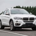 Kaip „BMW X6“ vairuotojai Rusijoje papuola į keistas avarijas