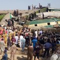 Dviejų traukinių susidūrimo Pakistane aukų padaugėjo iki 63