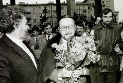 Vilnius, 1990 m. kovo 11 d. (ELTA) 1990 metų kovo 11-ąją 124 deputatams balsavus už, nė vienam nebalsavus prieš ir 6 susilaikius - Lietuvos Aukščiausioji Taryba-Atkuriamasis Seimas paskelbė Lietuvos Nepriklausomos valstybės atkūrimo aktą. 