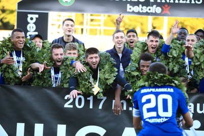"Stumbras" švenčia pergalę LFF taurės finale