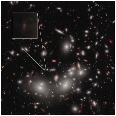 Tolimiausia galaktika JD1 IR Abell 2744 galaktikų speičius. Guido Roberts-Borsani/UCLA); original images: NASA, ESA, CSA, Swinburne University of Technology, University of Pittsburgh, STScInuotr.