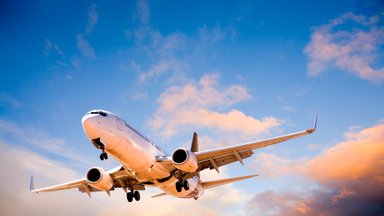 Tikėdamiesi popandeminio atsigavimo, oro linijų investuotojai žvalgosi į nebrangias keliones