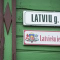 В Вильнюсе появилась табличка с названием улицы на латышском языке