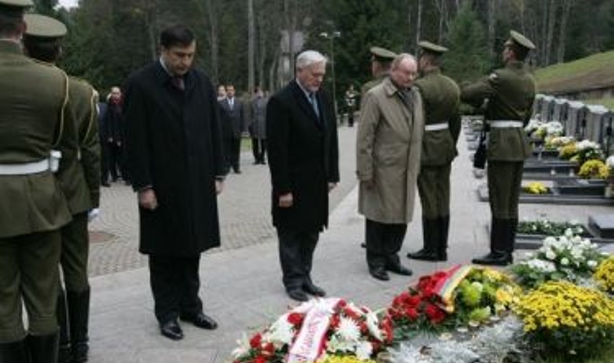 Lietuvos, Gruzijos prezidentai ir Seimo pirmininkas dalyvaus laisvės gynėjų pagerbimo ceremonijoje Antakalnio memoriale 
