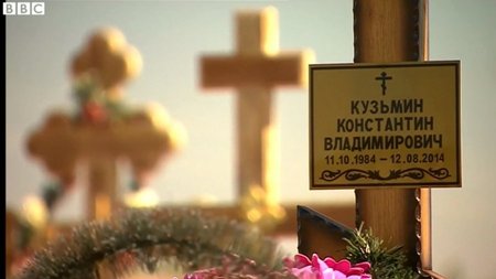 Ukrainoje žuvusio Rusijos kario kapas/BBC stopkadras