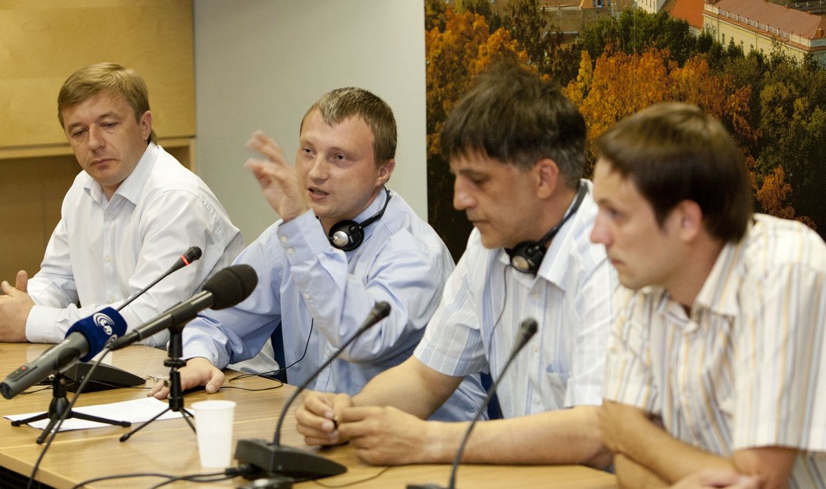Iš kairės: Ramūnas Karbauskis, Michailas Kostiajevas, Vladimiras Sultanovas