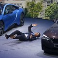 BMW direktorius nualpo ant scenos Frankfurto automobilių parodoje