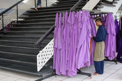 Kadaise purpurinės spalvos apranga buvo išskirtinai turtuolių atributas