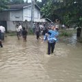 Mianmare užtvanką perpildę potvynio vandenys apsėmė apie 100 kaimų