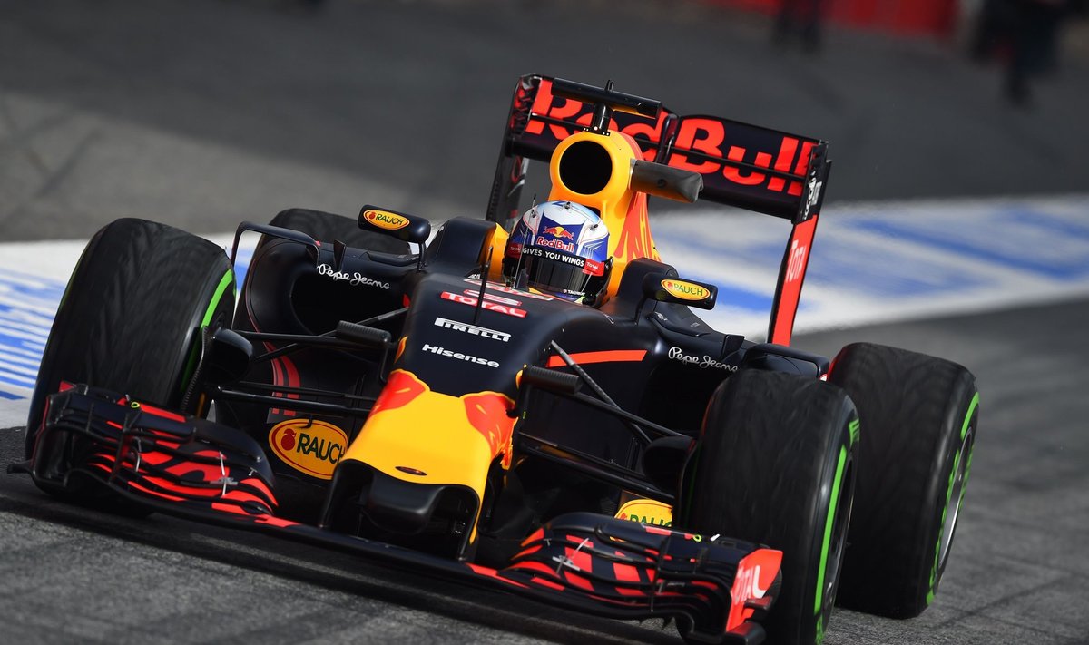 Danielis Ricciardo su "Red Bull Racing" automobiliu
