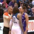WNBA žvaigždė D. Taurasi rungtynių metu įsisiurbė lesbietei varžovei į lūpas – teisėjas skyrė abipusę pražangą
