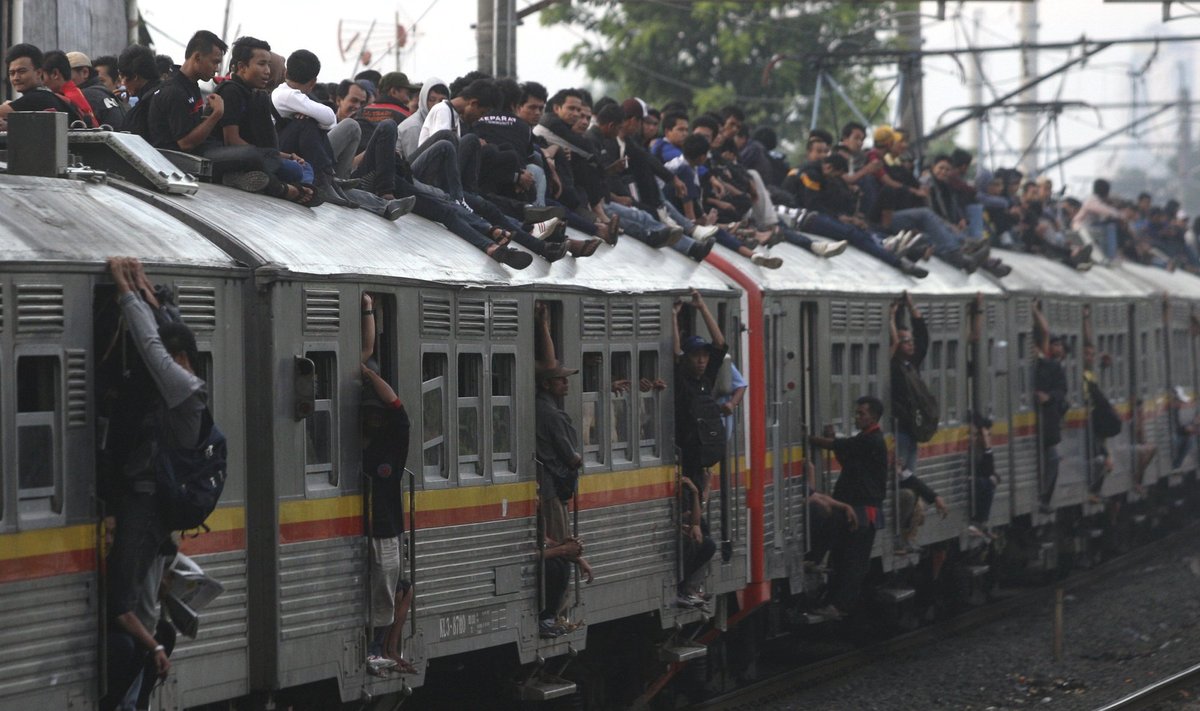 Priemiesčio traukinys, Džakarta (Indonezija)