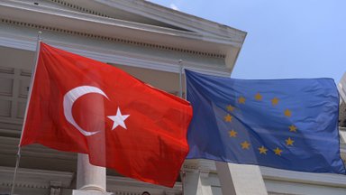 ES pasiūlė Turkijai atgaivinti abipusiai naudingus santykius