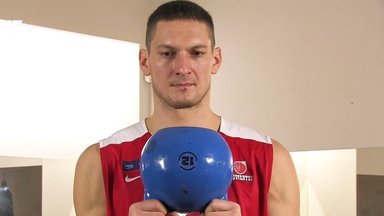Treniruotė su E. Dimša: jėgos pratimai panaudojant papildomus svorius