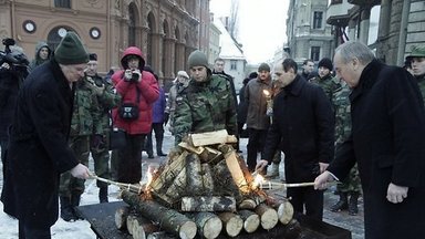 В Риге зажигают костры в память о баррикадах 1991 года