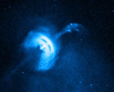 Paukščių Tako galaktikoje mokslininkai aptiko neįprastai pulsuojantį ir radiobangas skleidžiantį objektą.