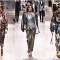 „Dolce & Gabbana“ podiumu žengusi Carla Bruni įrodė, kad amžius – tik skaičius