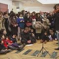 Smuikininkas Taro Hakase Londone rinko lėšas žemės drebėjimo aukoms