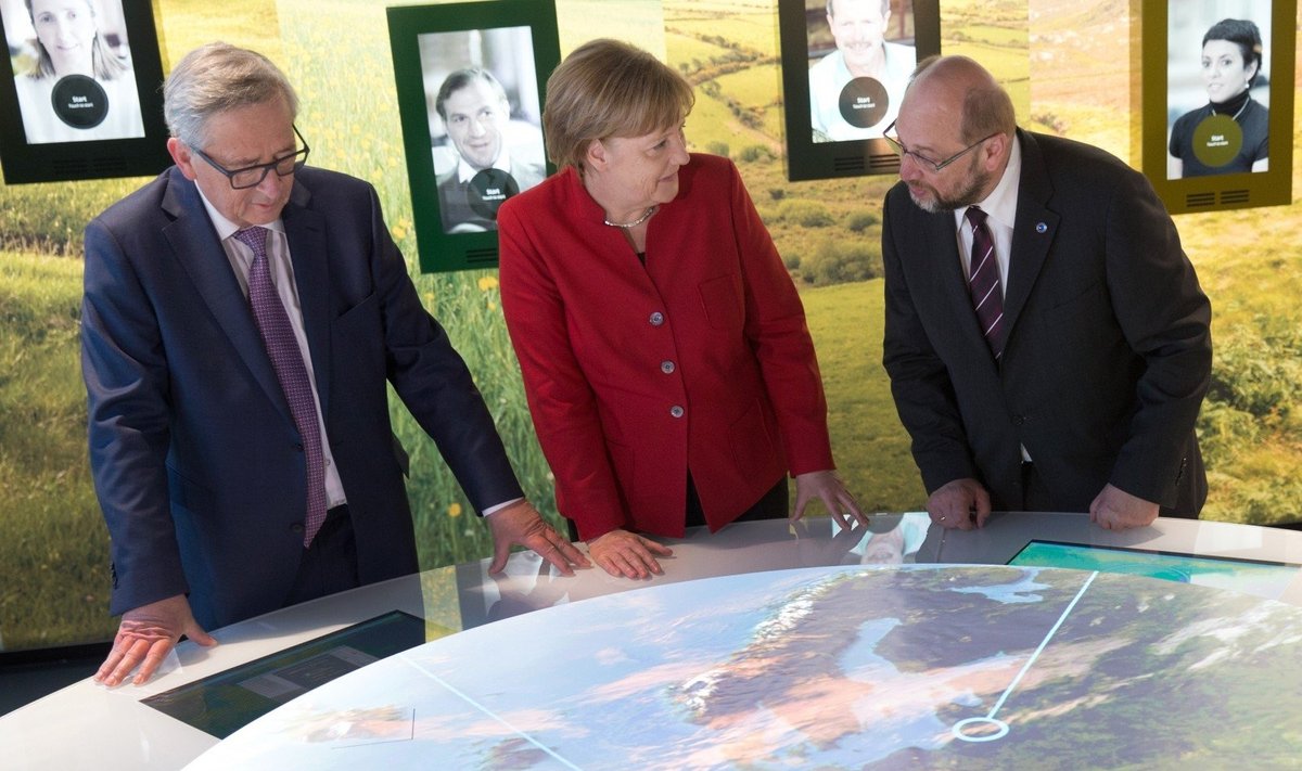 Jeanas-Claude'as Junckeris, Angela Merkel, center, Martinas Schulzas