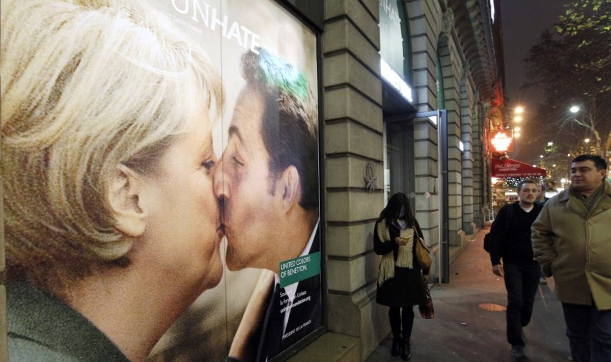 "Benetton" reklamos kampanija šokiravo Vatikaną. Joje ir A.Merkel su N.Sarkozy