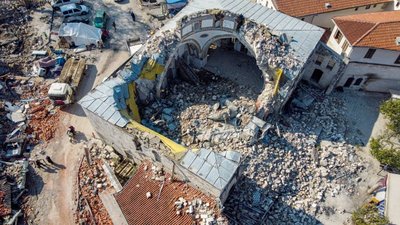 Antakijoje (Turkija) 2023 m. vasario 6 d. žemės drebėjimo sunaikinta Habibo Nedžiaro mečetė – seniausia mečetė Anatolijoje, pastatyta VII a.