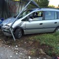 Policininkas su „Opel“ rėžėsi į stotelėje laukusius šiauliečius: vairuotojas, įtariama, girtas