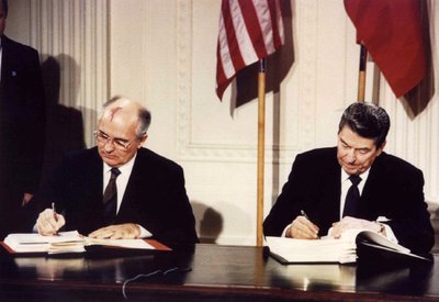 INF sutarties pasirašymas, Ronaldas Reaganas ir Michailas Gorbačiovas