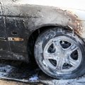 Utenoje apdegė du automobiliai