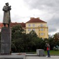 Čekija iškvietė Rusijos ambasadorių kilus ginčui dėl sovietmečio statulos