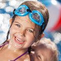 6 žingsniai link plaukimo: kaip namie paruošti vaiką baseino treniruotėms