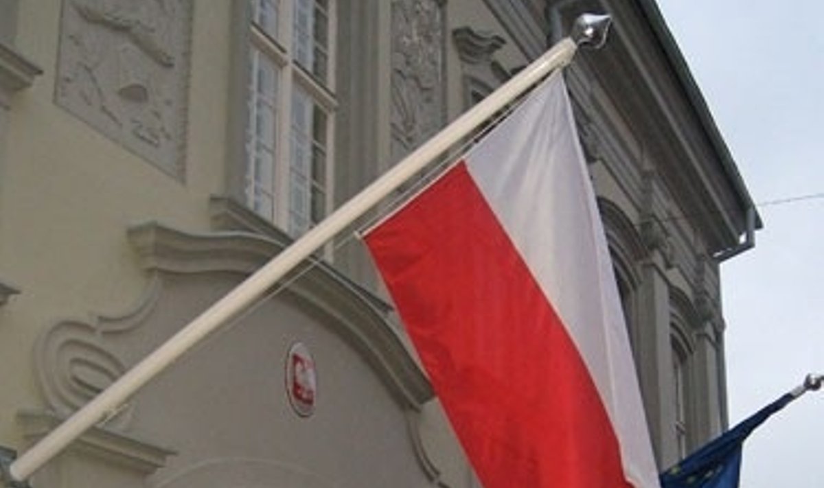 Lenkijos ambasada Lietuvoje, Lenkijos vėliava