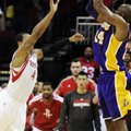 Neįtikėtiną „Rockets“ pergalę prieš „Lakers“ klubą D.Motiejūnas stebėjo nuo atsarginių suolo