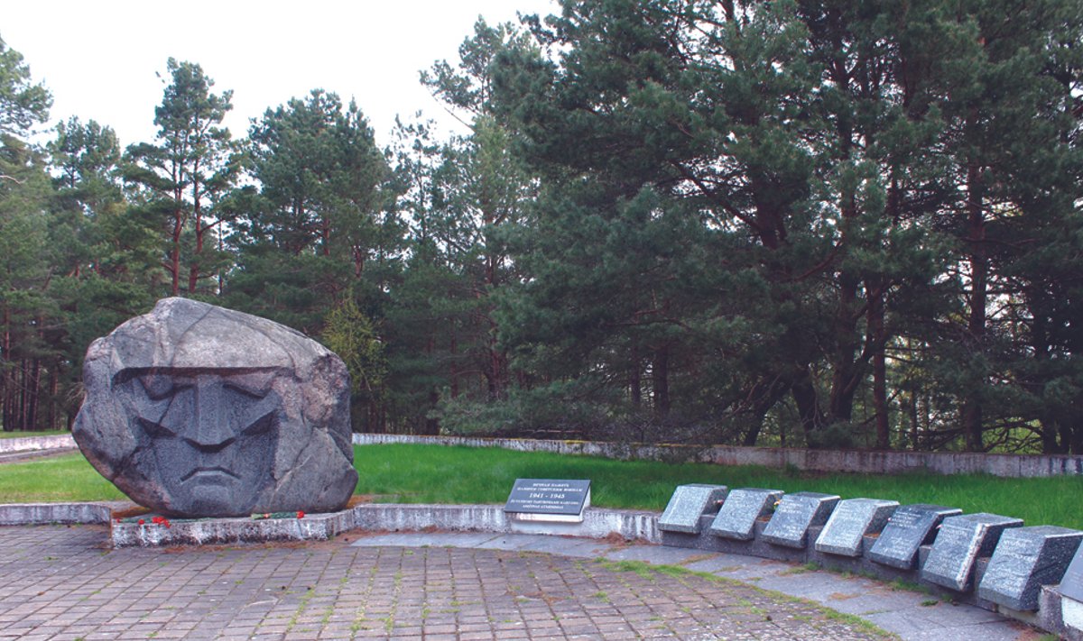 1967 m. pastatytas sovietų karių memorialas Alksnynėje