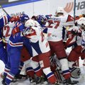 Rusijos KHL ledo ritulio lygos rungtynėse – masinės muštynės
