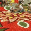 Briuselio aikštę nuklojo spalvingu gėlių kilimu