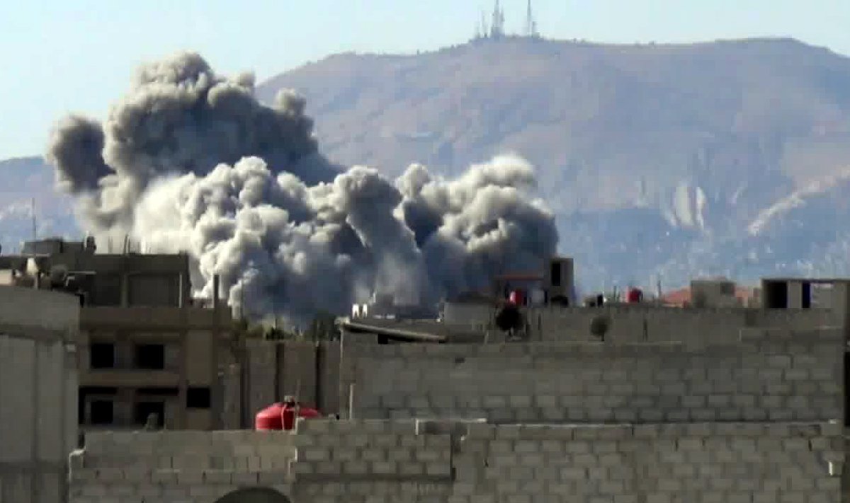 Sirijos karo lėktuvas pirmą kartą atakavo sostinę Damaską